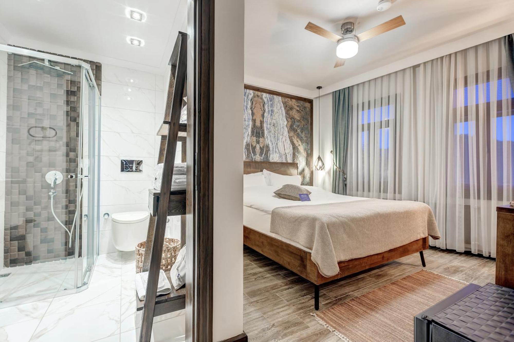 Parna Hotel Cunda Rum bild