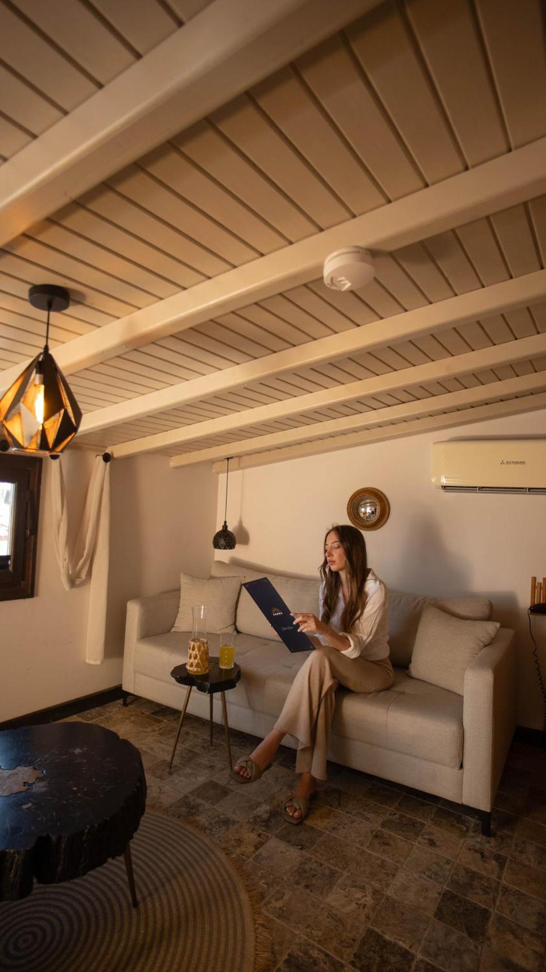 Parna Hotel Cunda Rum bild